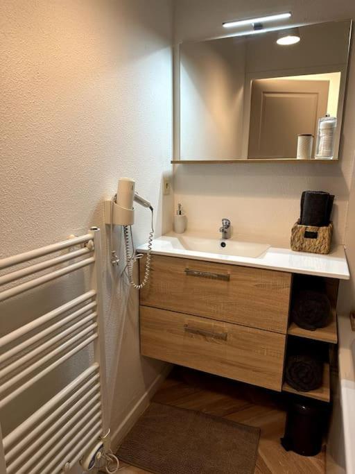 Appartement Cosy Avec Balcon Et Piscine Besancon Ngoại thất bức ảnh